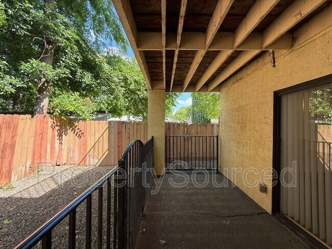 Building Photo - 1633 Porter Way