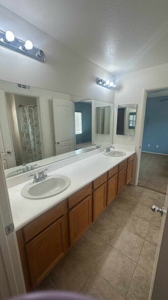 Building Photo - 31757 Paseo Peonia