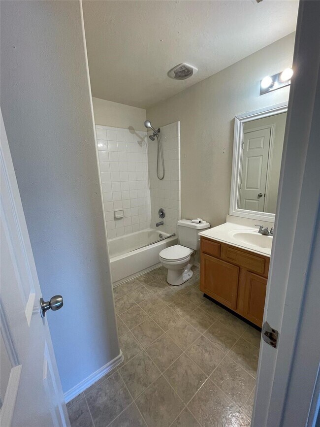 Building Photo - 10439 Falling Rapids Ct