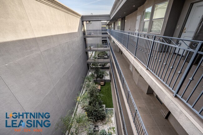Building Photo - 11923 Kling St