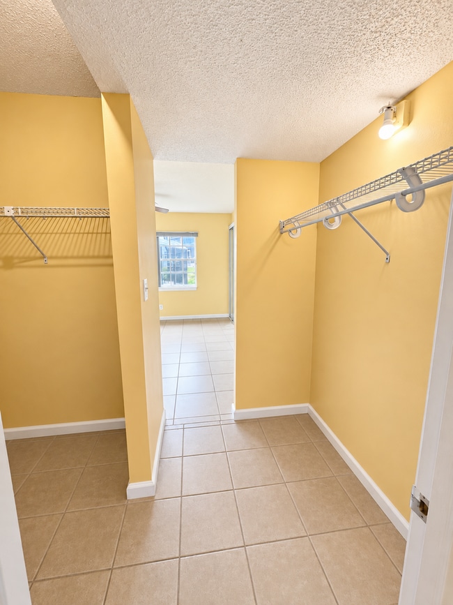 Building Photo - 313 Dirksen Dr