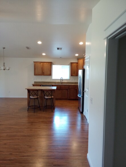 Building Photo - 1317 NW Conklin Ave