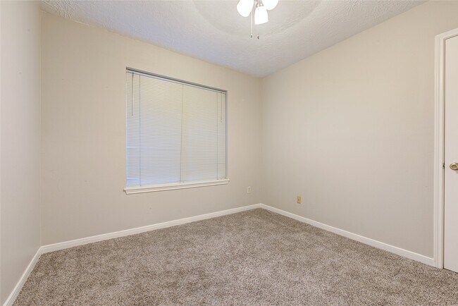 Building Photo - 3322 Larkwood Ln