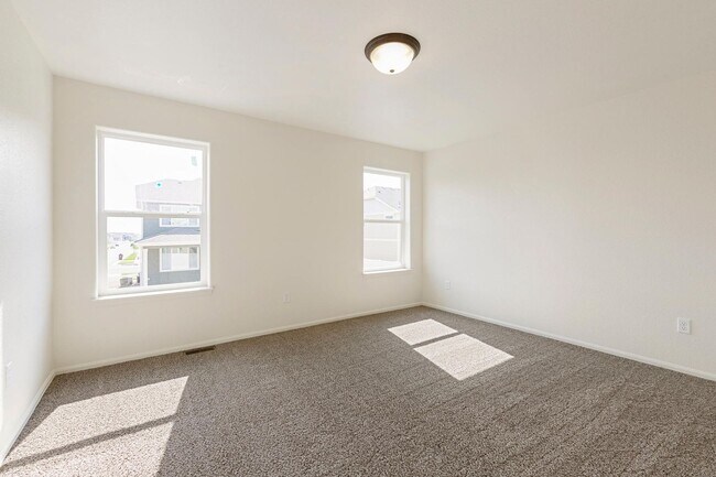 Building Photo - 4 Bed / 3 Bath Home in Greeley – Spacious and Inviting!