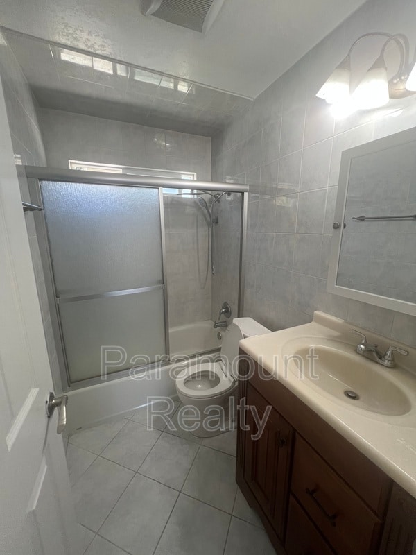 Building Photo - 974 Coral Dr