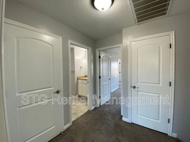 Building Photo - 290 W Buena Vista