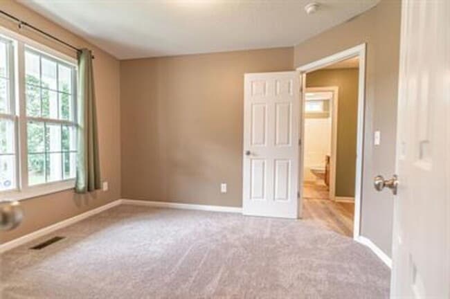 Building Photo - 428 Green Links Dr