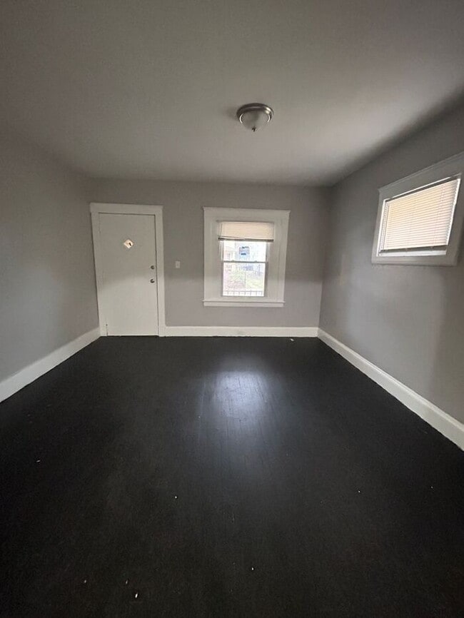 Building Photo - Charming 3-Bedroom Home with Great Space /...
