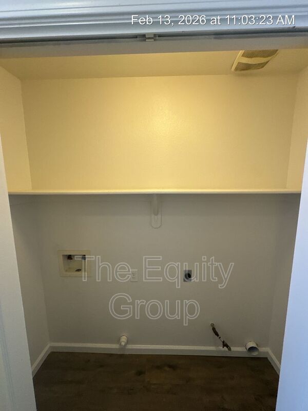 Building Photo - 540 E Lakeview Ave