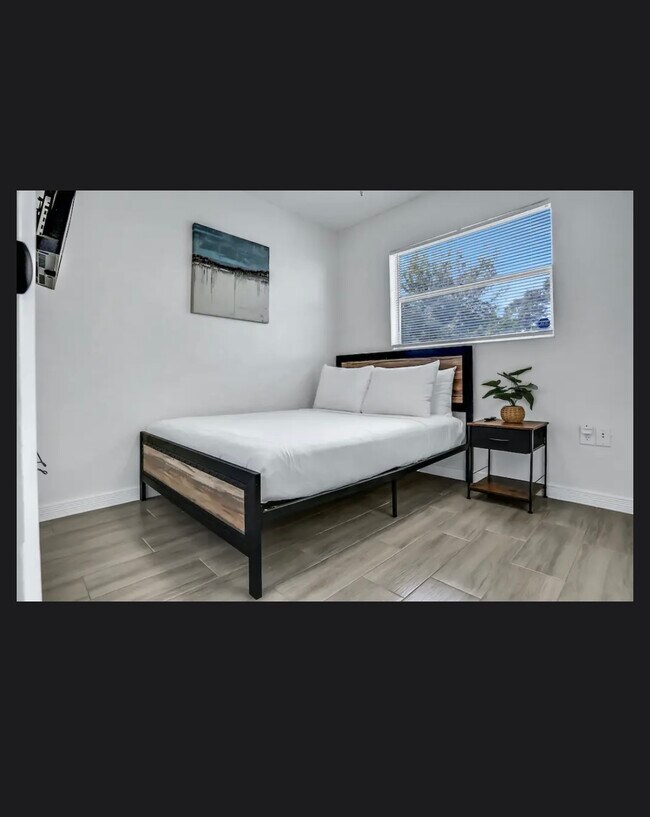 Building Photo - 2142 Mary Sue St