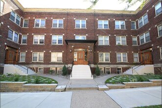 Building Photo - 901-909 Summit Ave S