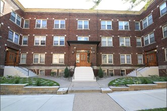 Building Photo - 901-909 Summit