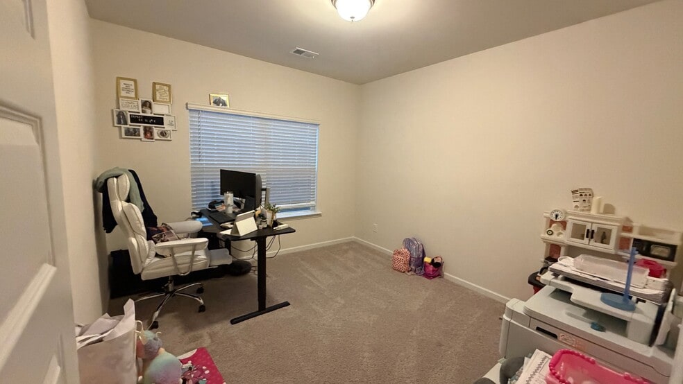 Building Photo - 3840 Pressley Ln