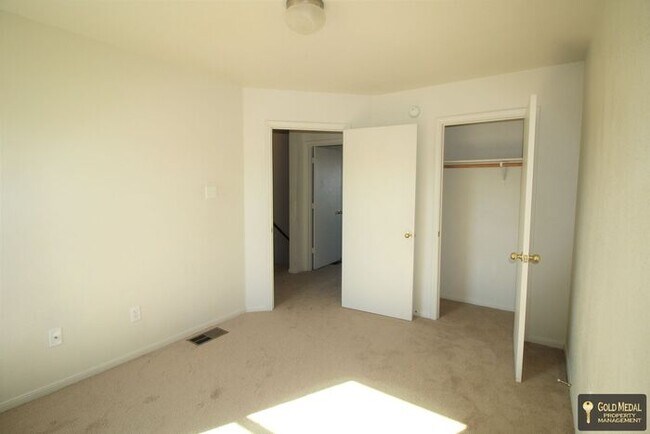 Building Photo - Now Leasing – 401 W Ave E, Unit B
