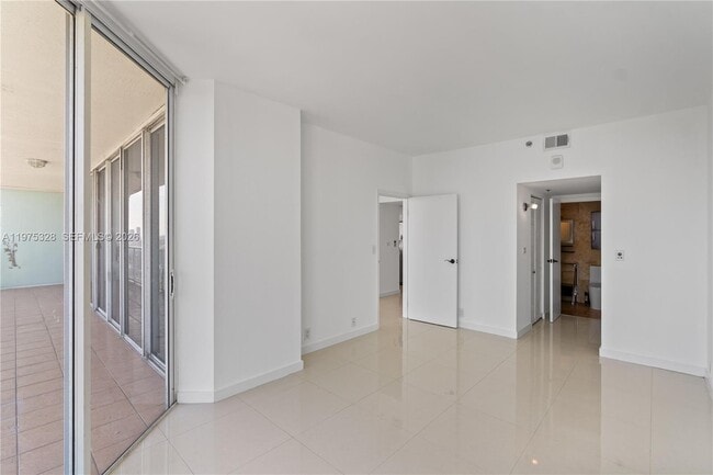 Building Photo - 7601 E Treasure Dr