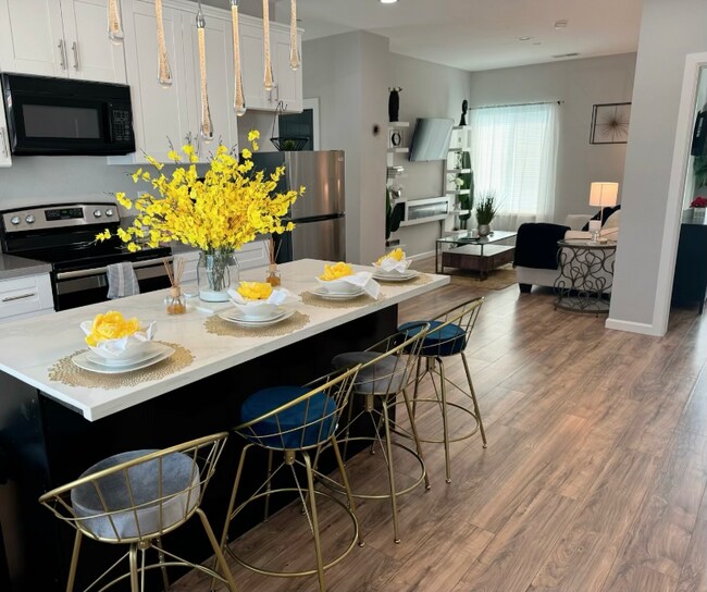 Building Photo - 532 Cesar E Chavez Pky