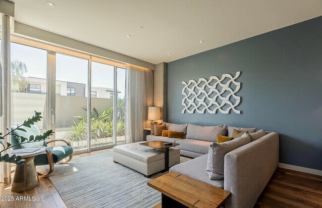 Building Photo - 5455 E Lincoln Dr