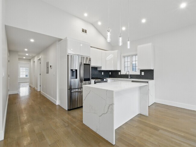 Building Photo - 494 Liberty Ave