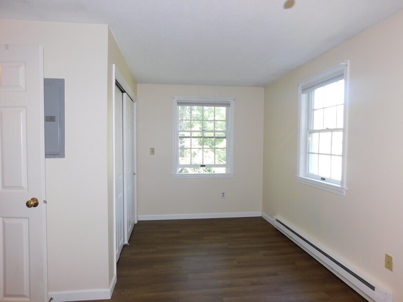 Building Photo - 4 Willow Creek Ln