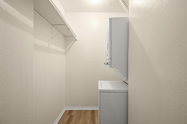 Building Photo - 2401 Leon St