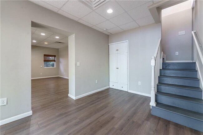 Building Photo - 5580 Williams Shores Dr