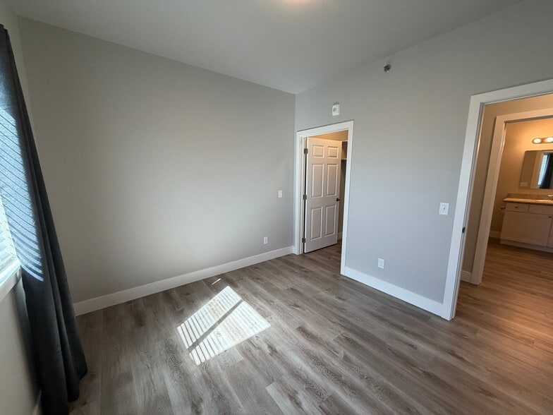 Building Photo - 3250 Rosebud Dr