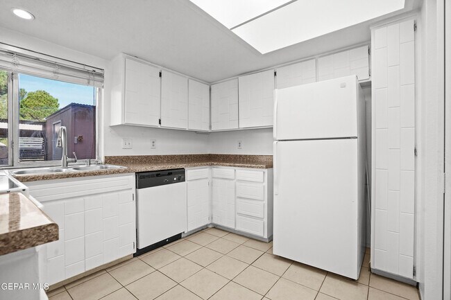 Building Photo - 244 Paso Noble Dr