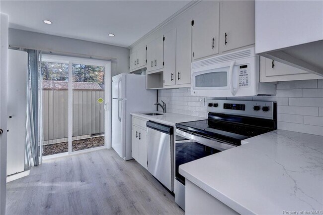 Building Photo - 8 Spring W