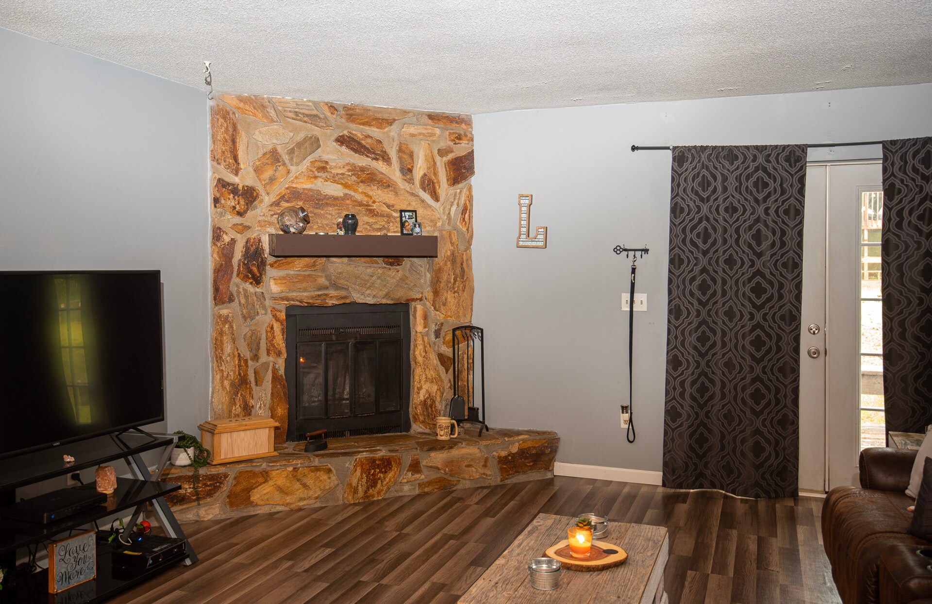 Building Photo - 303 Chesswood Dr