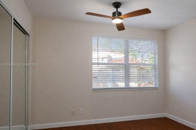 Building Photo - 561 Racquet Club Rd