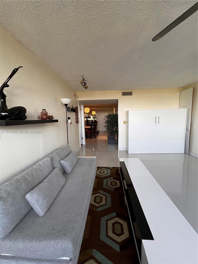 Building Photo - 16300 Golf Club Rd