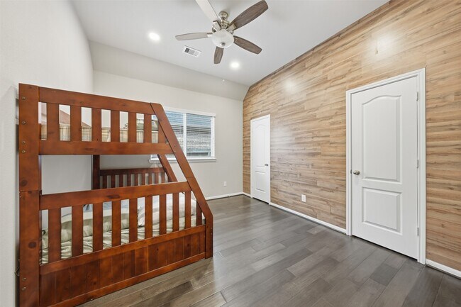 Building Photo - 806 Butterfly Garden Trail