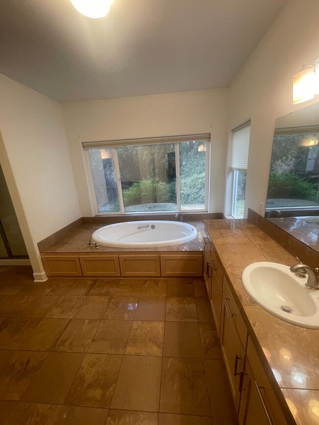 Building Photo - Beautiful 4 Bedroom on 2.5 Acres!