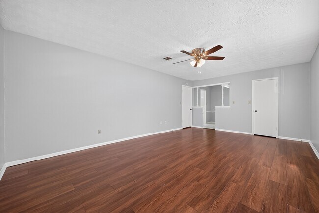 Building Photo - 5703 Green Timbers Dr
