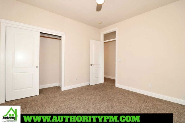 Building Photo - 997 Rollingview Dr