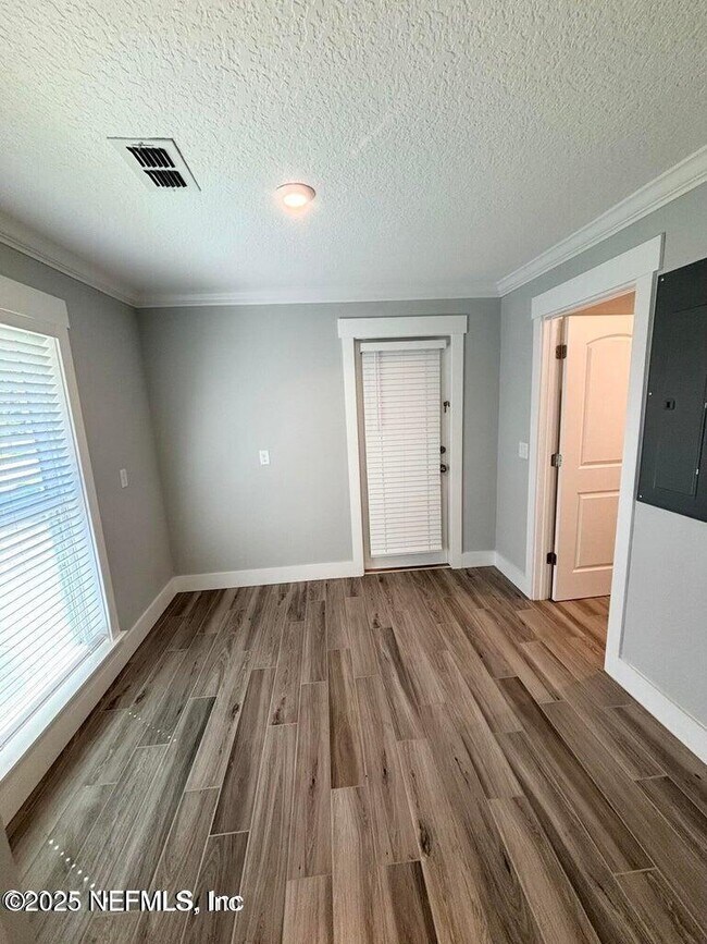 Building Photo - 5609 Hyde Park Cir