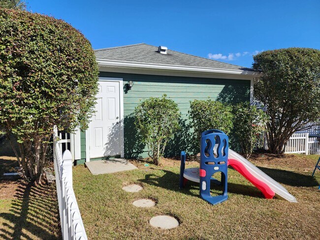 Building Photo - 2472 Lantana Ln