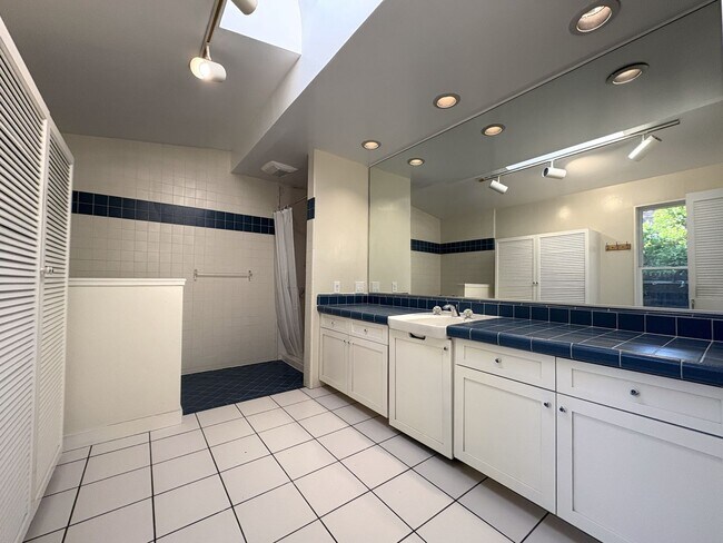 Building Photo - Charming 4-Bedroom Palo Alto Home with ADU...