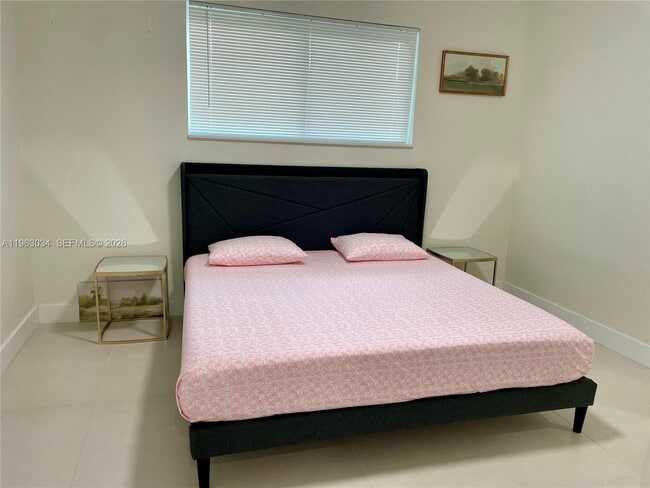 Building Photo - 5352 Orduna Dr