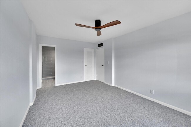 Building Photo - 1831 NE 38th St