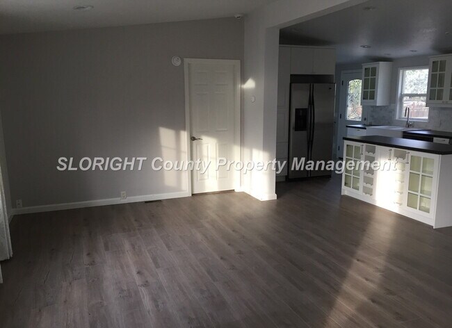 Building Photo - AVAILABLE JUNE - Beautiful Paso Robles Manufactured Home - 3 Bedroom / 2 Bathroom