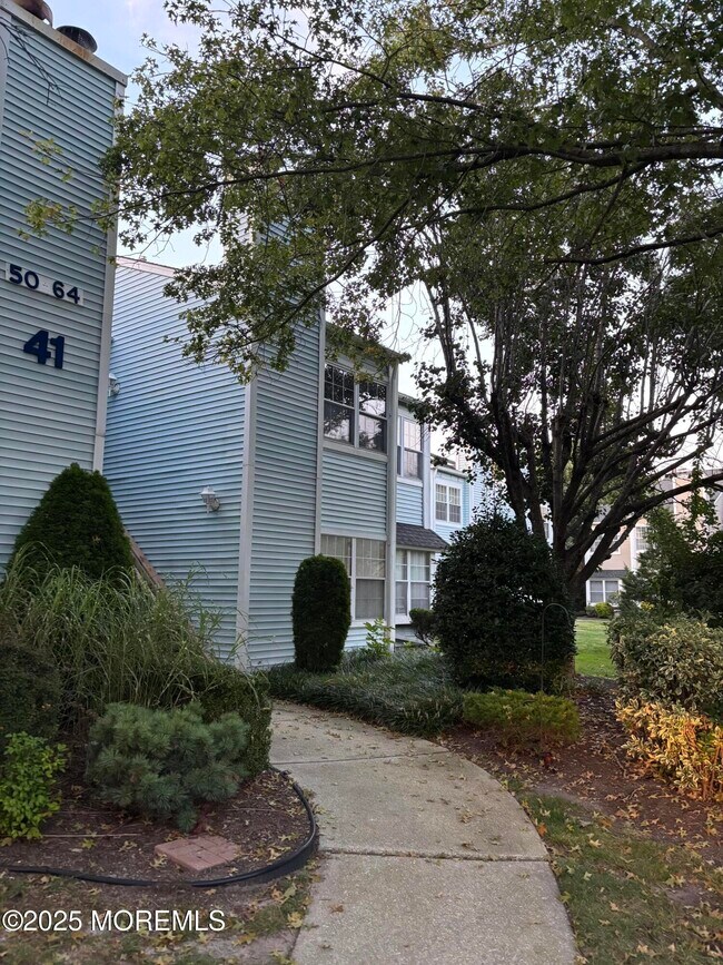 Building Photo - 58 Meadow Ridge Rd