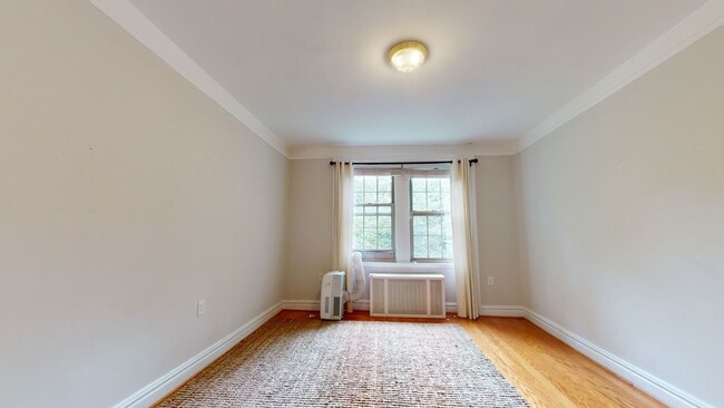 Building Photo - Bright & Sunny Large One Bedroom With Vaul...