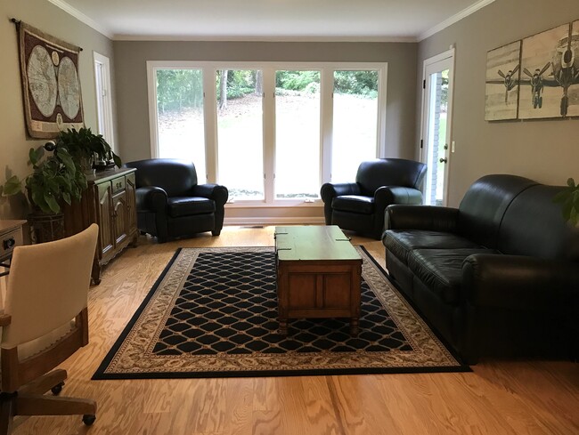 Building Photo - 4889 Lake Forrest Dr