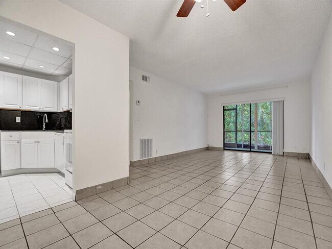 Building Photo - 3115 Oakland Shores Dr