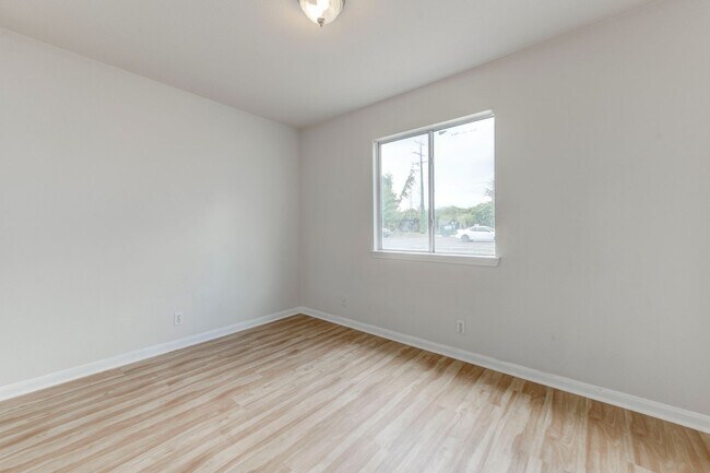 Building Photo - 3301 El Salido Pkwy
