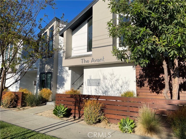 Building Photo - 849 N Van Ness Ave