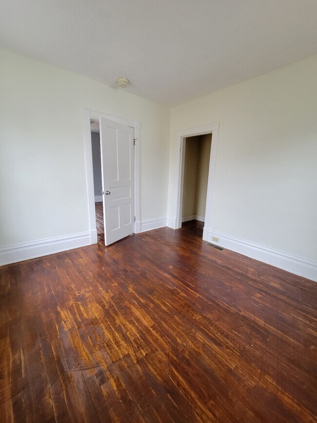 Building Photo - 1024 S 4th Ave