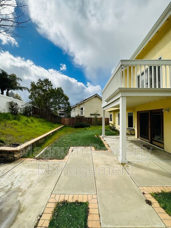 Building Photo - 43938 Northgate Ave