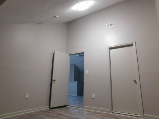 Building Photo - REMODLED